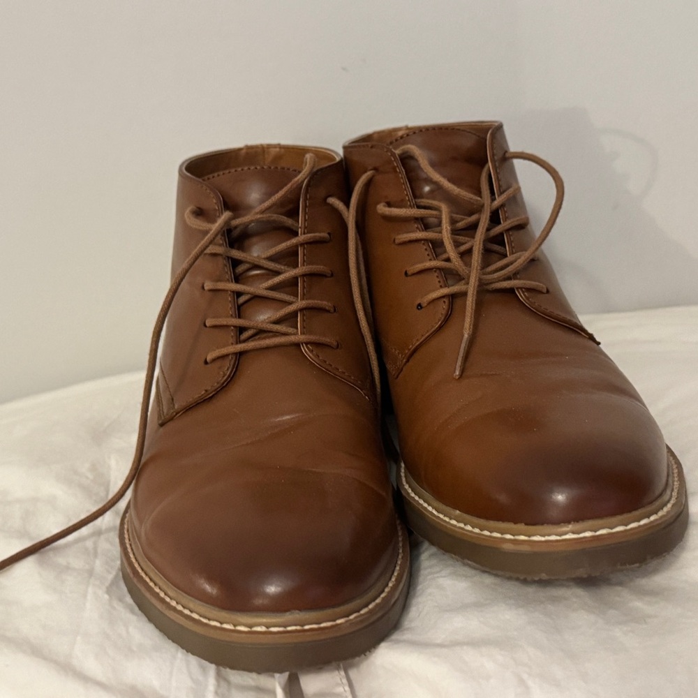 Kenneth Cole Reaction Brown Chukka Boots with Leather Upper